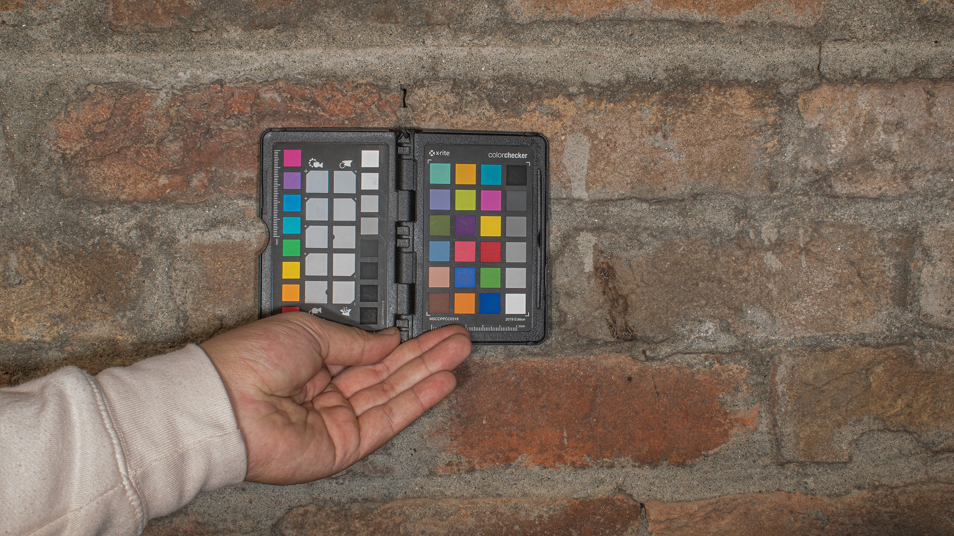 Muro de ladrillo rústico envejecido PBR texture screenshot 1